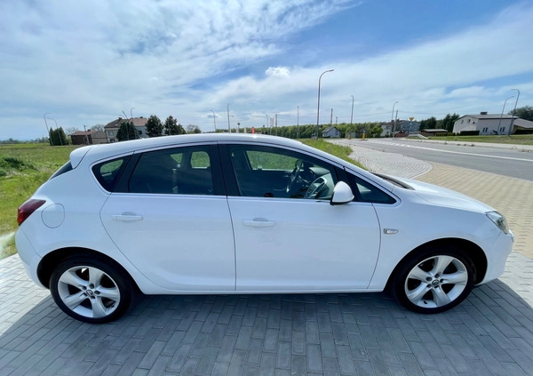 Opel Astra cena 15500 przebieg: 290000, rok produkcji 2010 z Łomianki małe 121